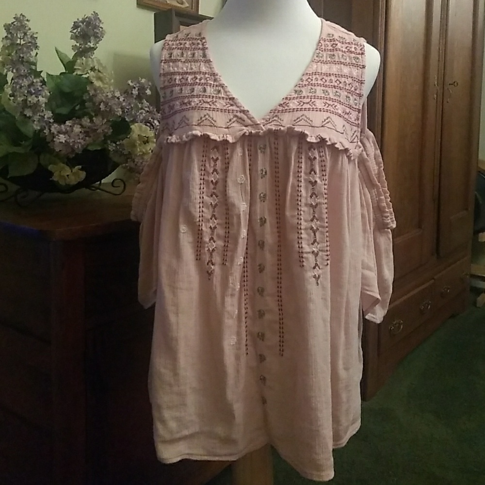 PLUS cold shoulder top